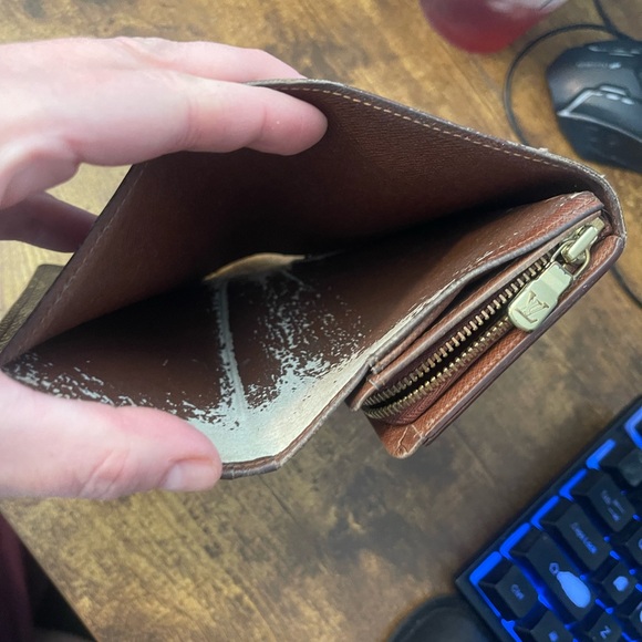 Vintage LV wallet, only two owners. - Picture 5 of 13